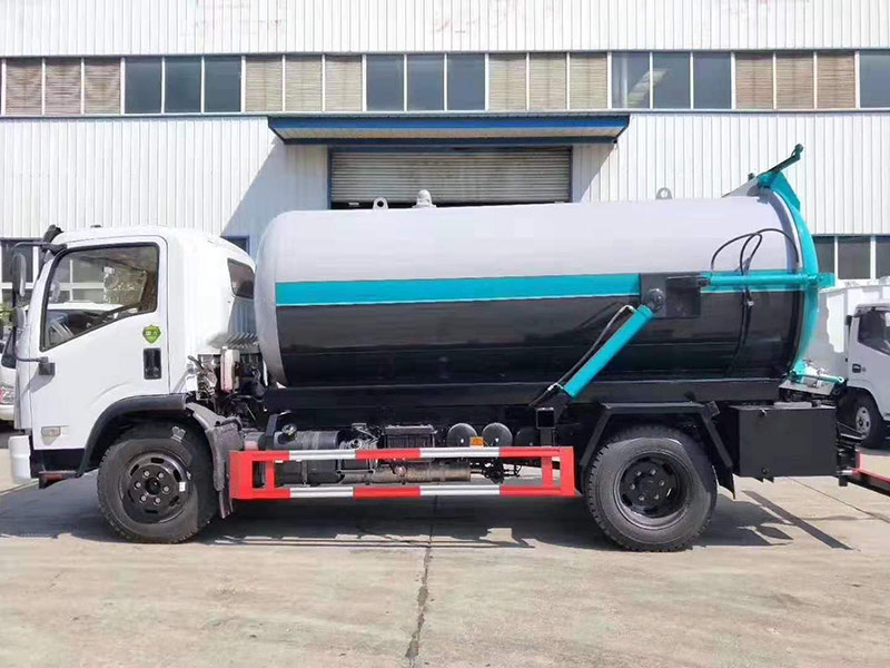 國六東風吸污車