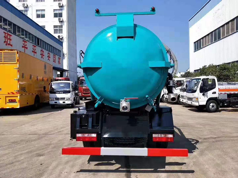 國六東風吸污車