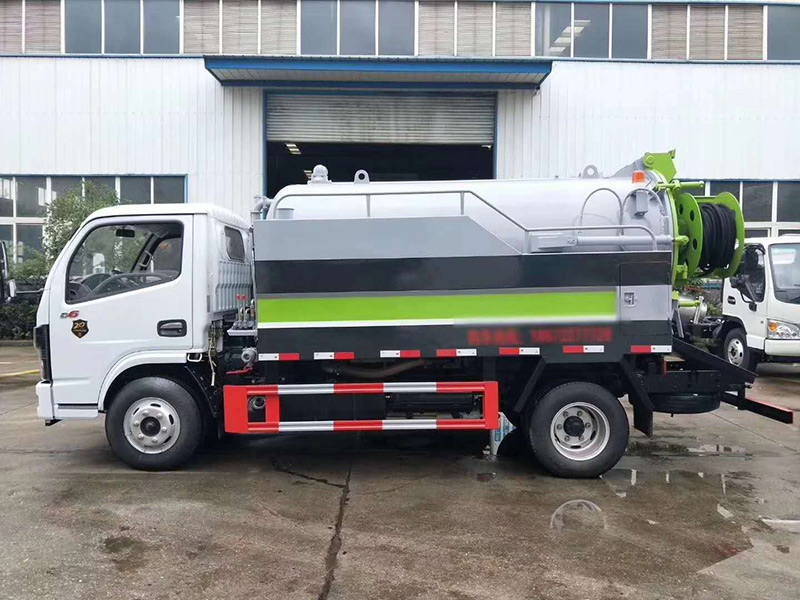 東風多利卡D6清洗吸污車