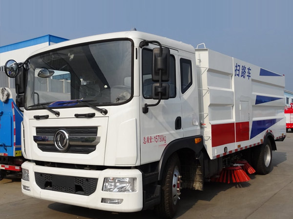 東風(fēng)多利卡D9掃路車