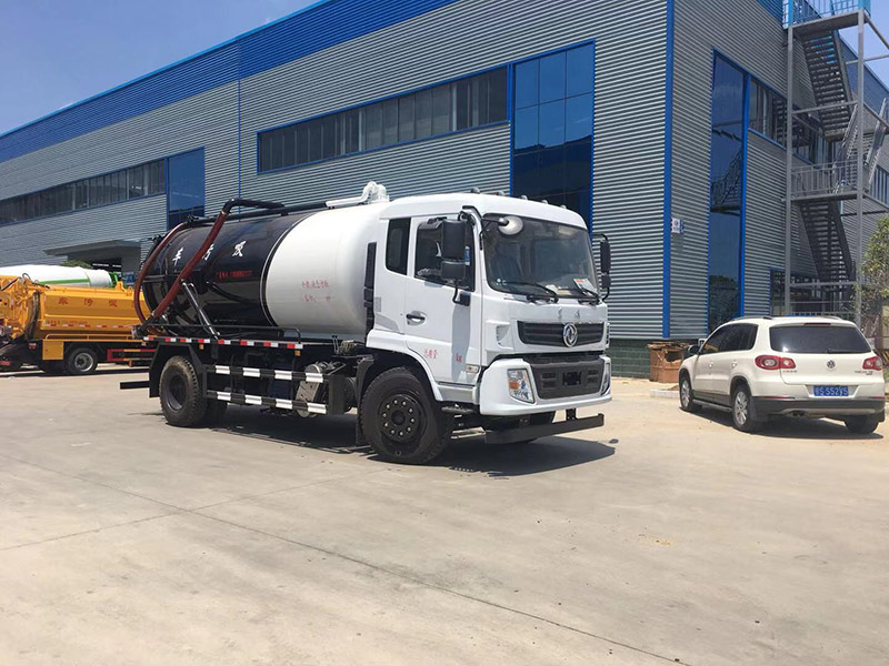 國六東風13方吸污車