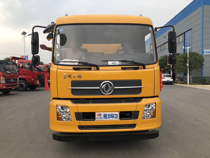 東風(fēng)天錦清洗吸污車