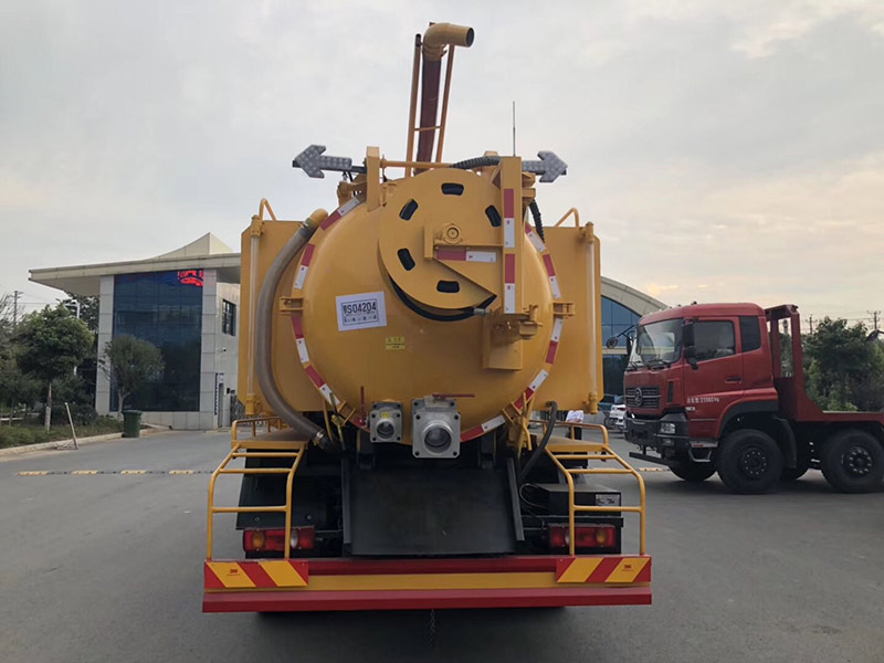 東風(fēng)天錦清洗吸污車