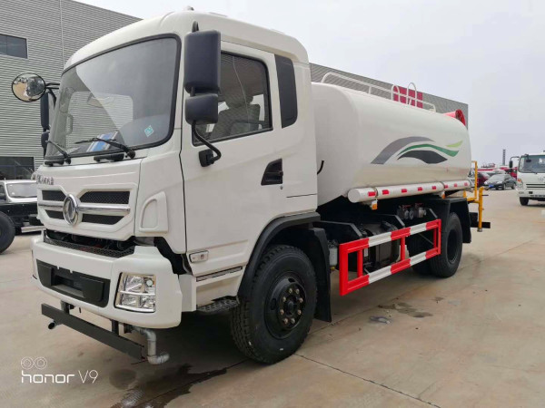 東風(fēng)專底灑水抑塵車