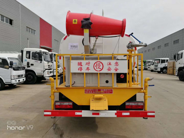 東風(fēng)專底灑水抑塵車
