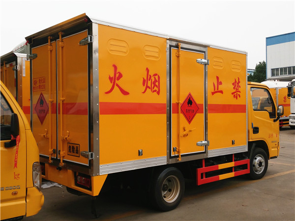 躍進爆破器材運輸車