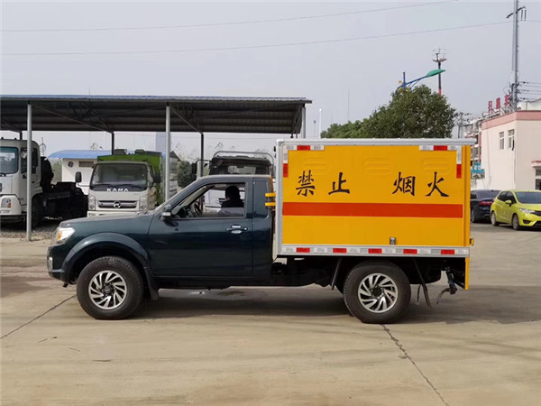 東風皮卡爆破器材運輸車