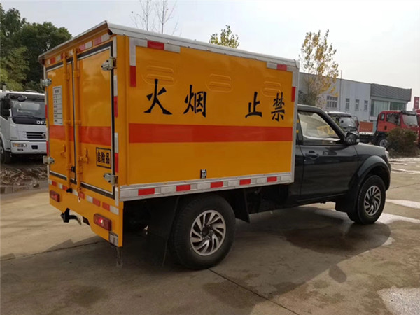 東風皮卡爆破器材運輸車