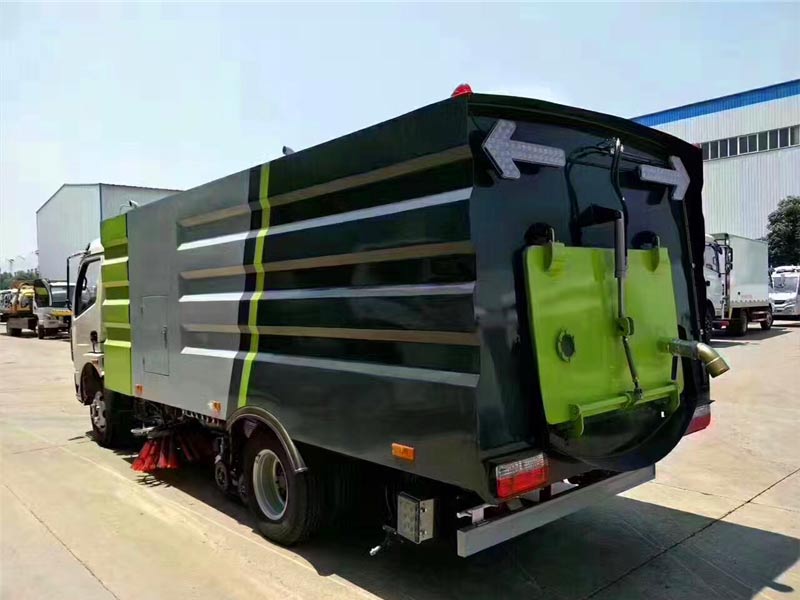 東風(fēng)大多利卡洗掃車