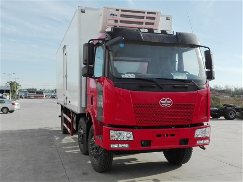解放J6小三軸冷藏車-廂長8.7米