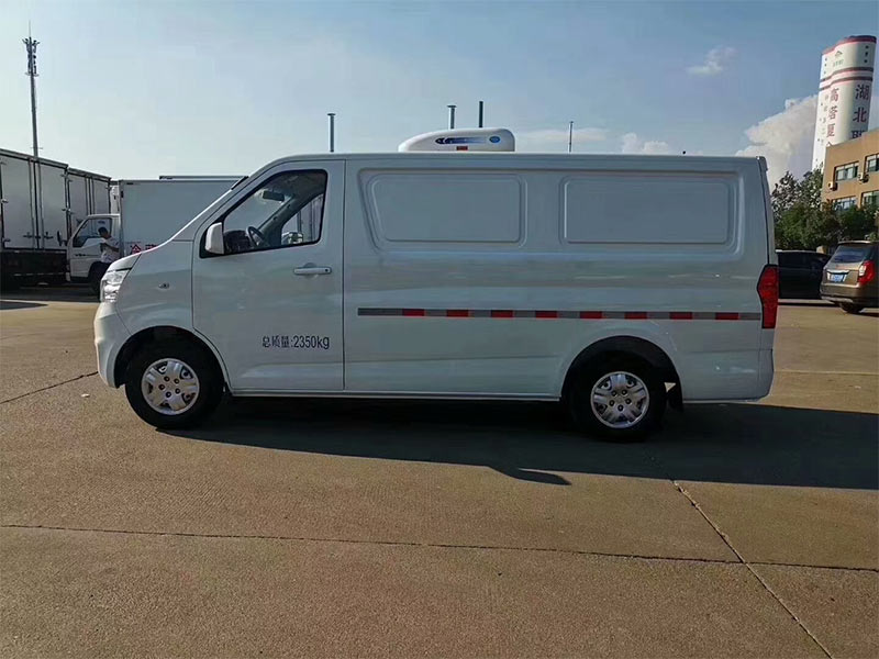 國六長安睿行M8冷藏車