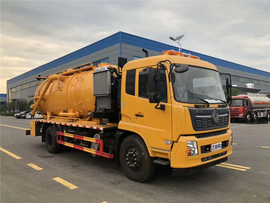 國六天錦清洗吸污車（375馬力副發動機）