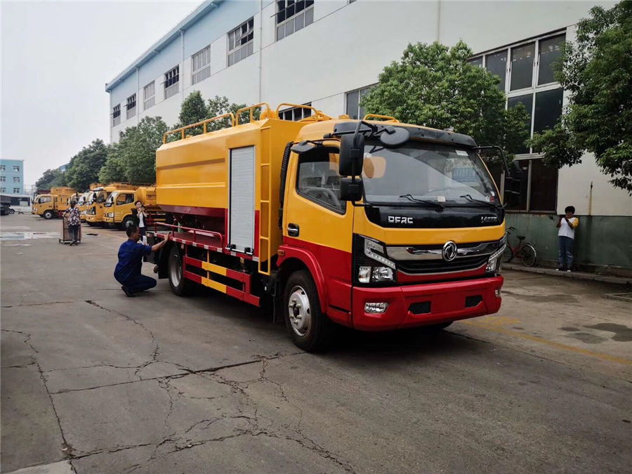 國六凱普特8方清洗吸污車