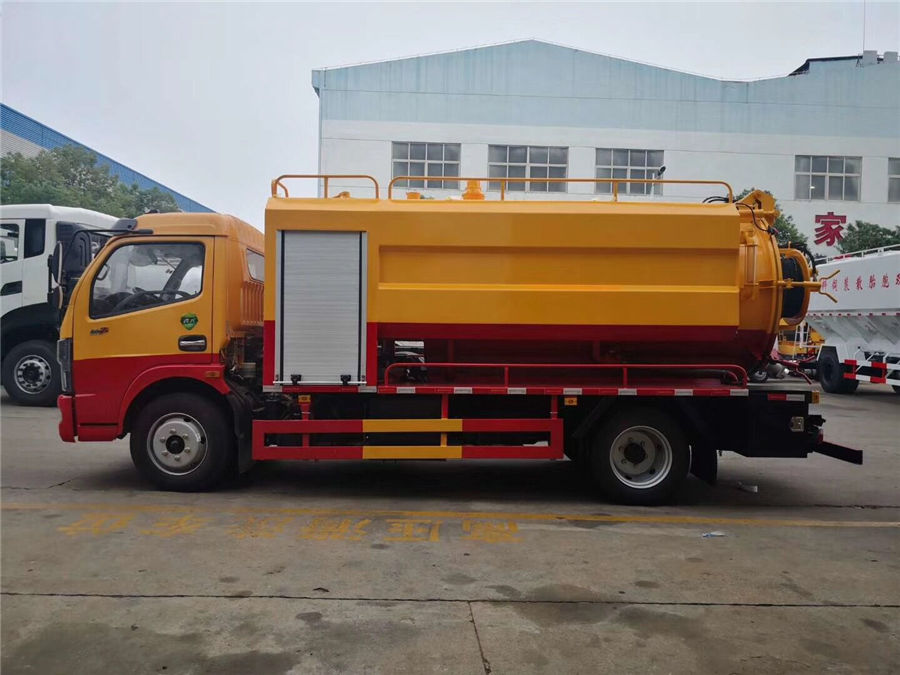 國六凱普特8方清洗吸污車