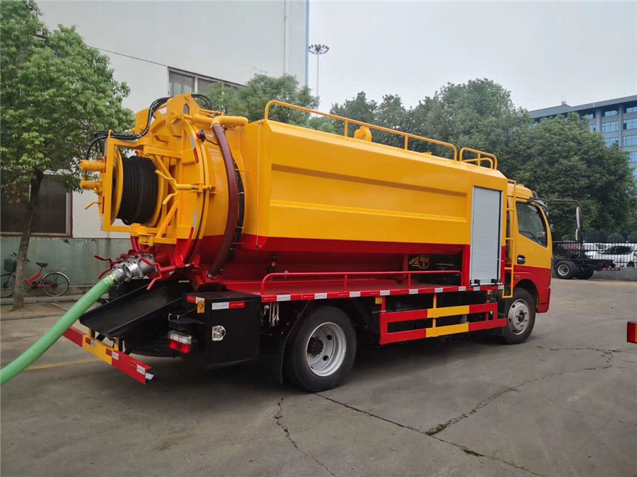 國六凱普特8方清洗吸污車