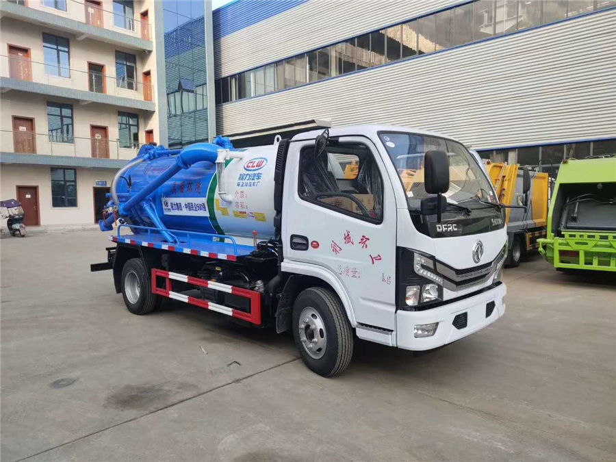 國(guó)六東風(fēng)小多利卡吸污車