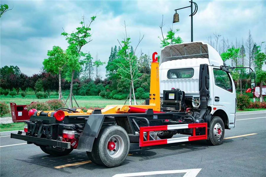 國六東風多利卡7方勾臂式垃圾車