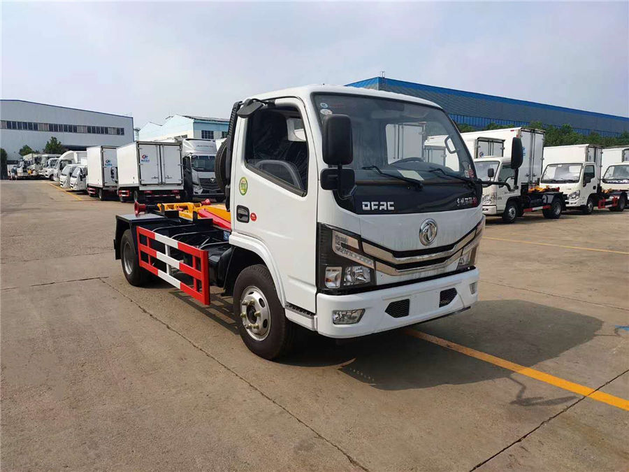 國(guó)六東風(fēng)小多利卡勾臂式垃圾車