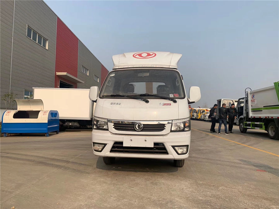 國六東風(fēng)小型勾臂式垃圾車
