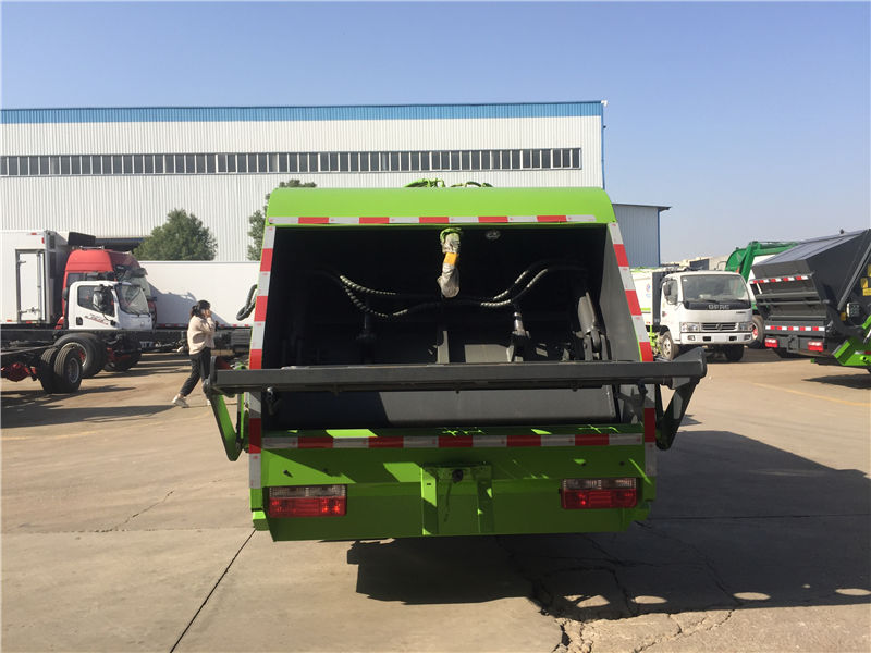 國六東風(fēng)多利卡壓縮式垃圾車