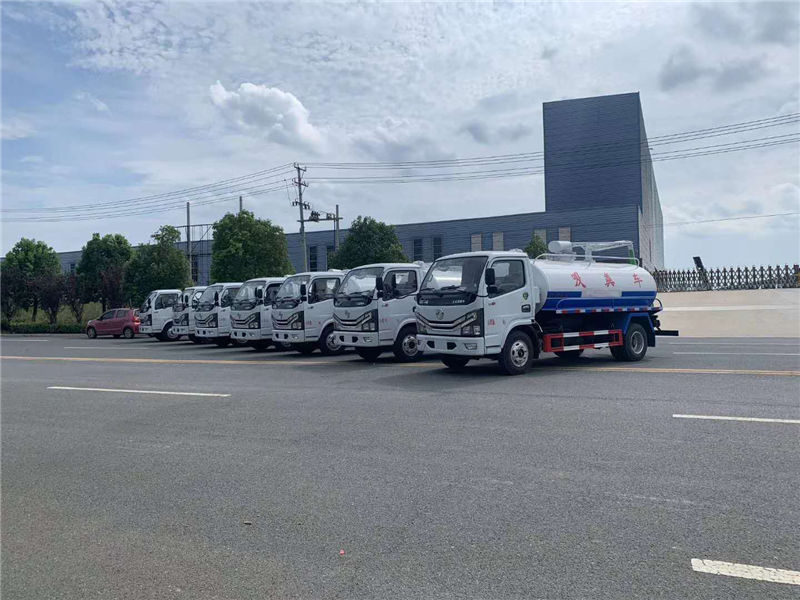 國(guó)六東風(fēng)小多利卡5方吸糞車(chē)批量發(fā)車(chē)內(nèi)蒙