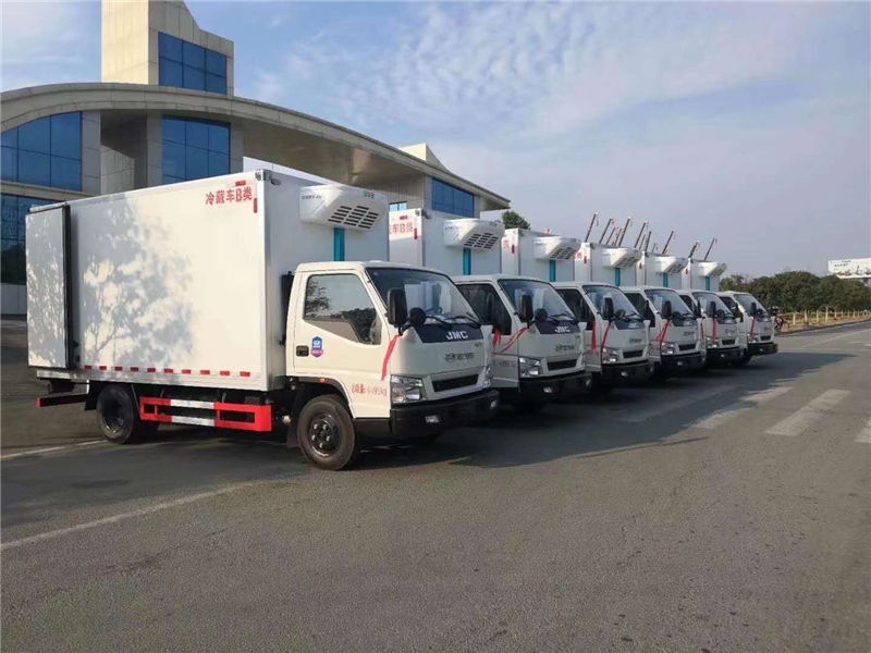 某冷鏈物流公司在我司批量采購6臺江鈴寬體肉鉤冷藏車