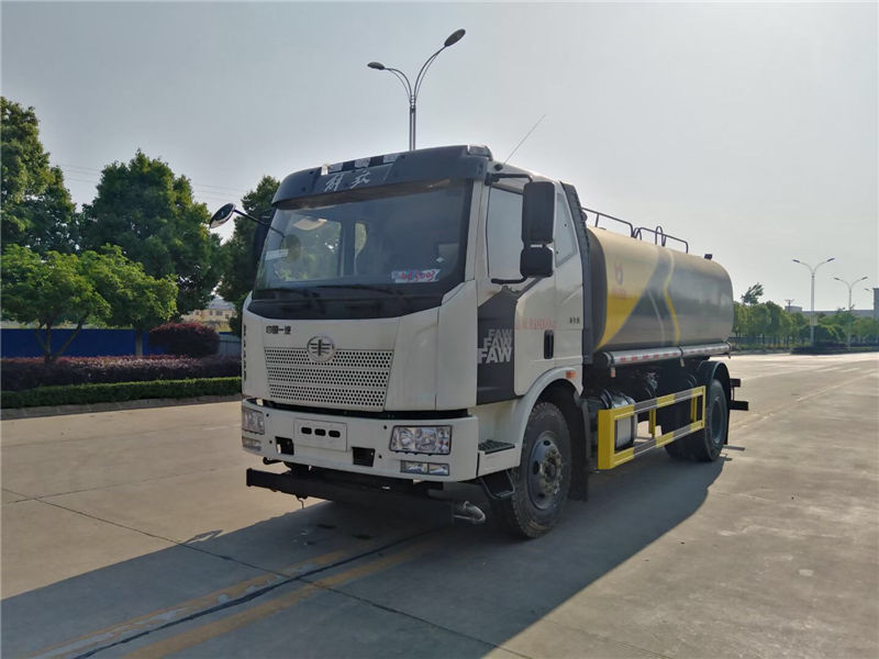國六解放12方灑水車