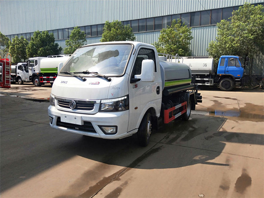 國六東風小型3噸灑水車