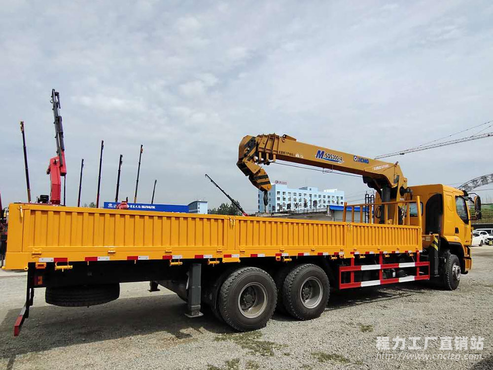 東風柳汽乘龍H5后八輪徐工14噸隨車吊