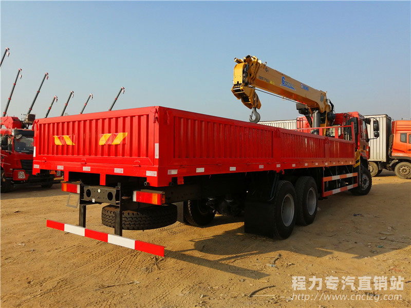東風柳汽乘龍H5后八輪徐工14噸隨車吊