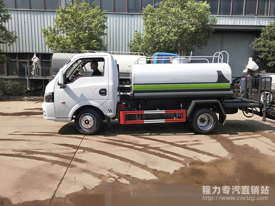 國六東風小型3噸灑水車