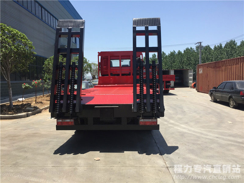 程力前四后八平板運輸車