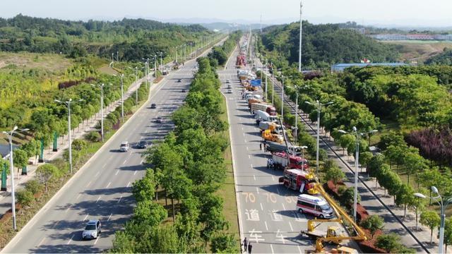 炎帝神農故里200余臺應急裝備專用車展彰顯隨州專用車實力 