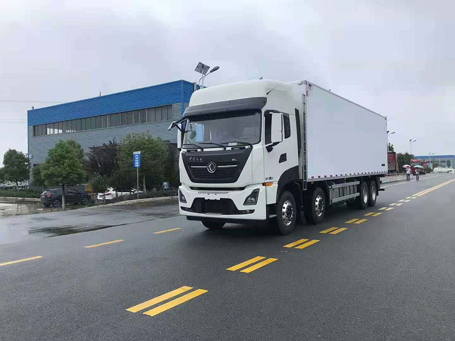 東風(fēng)天龍前四后八9.6米冷藏車(chē)