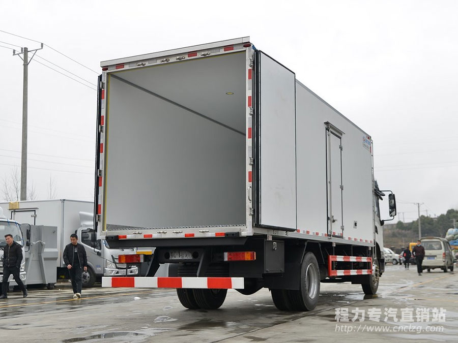 新款KR東風天錦6.8米高頂冷藏車
