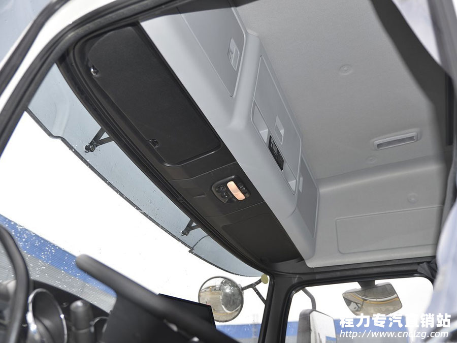 新款KR東風天錦6.8米高頂冷藏車