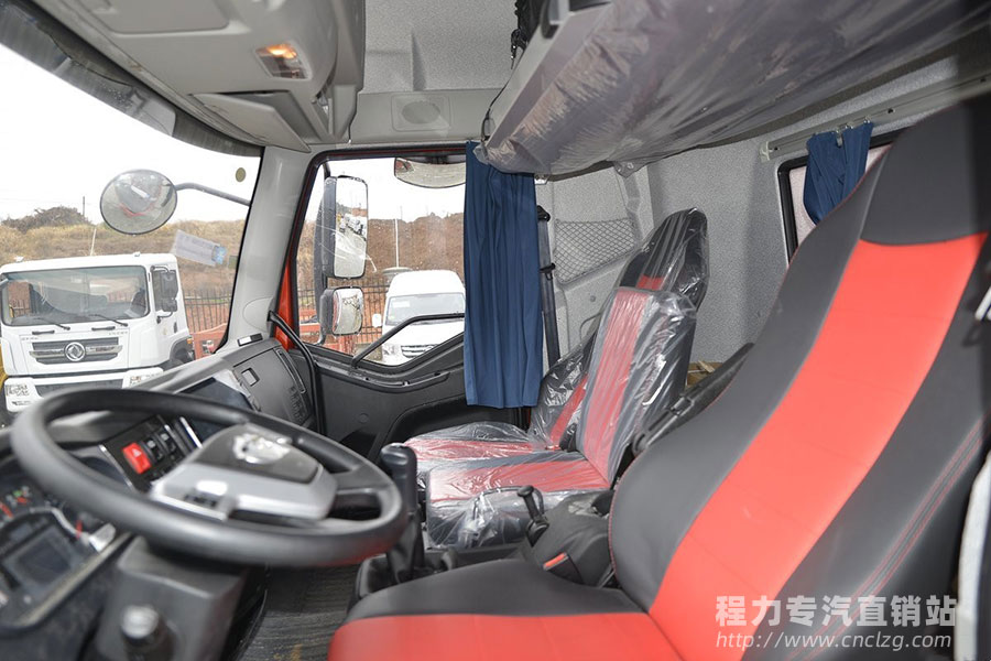 解放J6L精英版6.8米冷藏車
