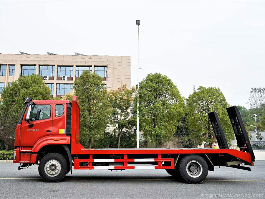 國六重汽豪沃單橋平板車