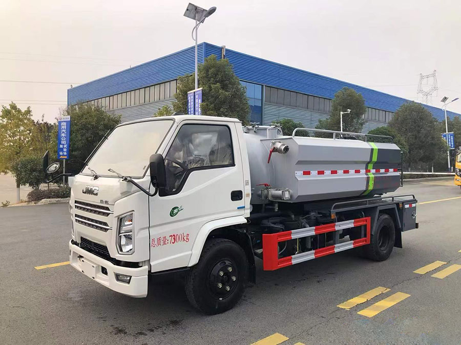 江鈴順達藍牌小型清洗污吸車