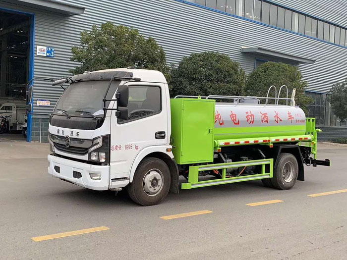 東風凱普特純電動小型灑水車發(fā)車