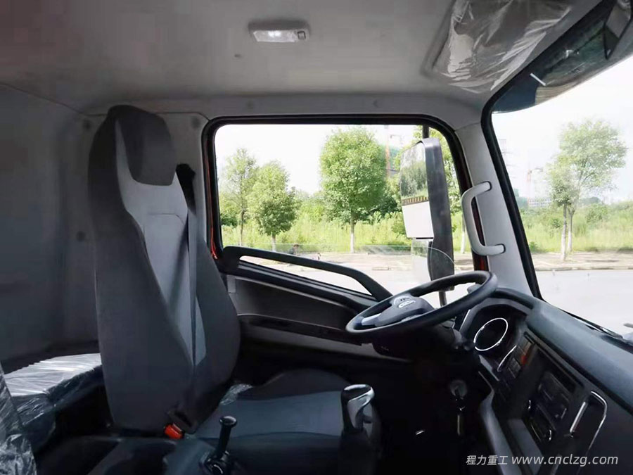 東風華神國六小三軸平板車