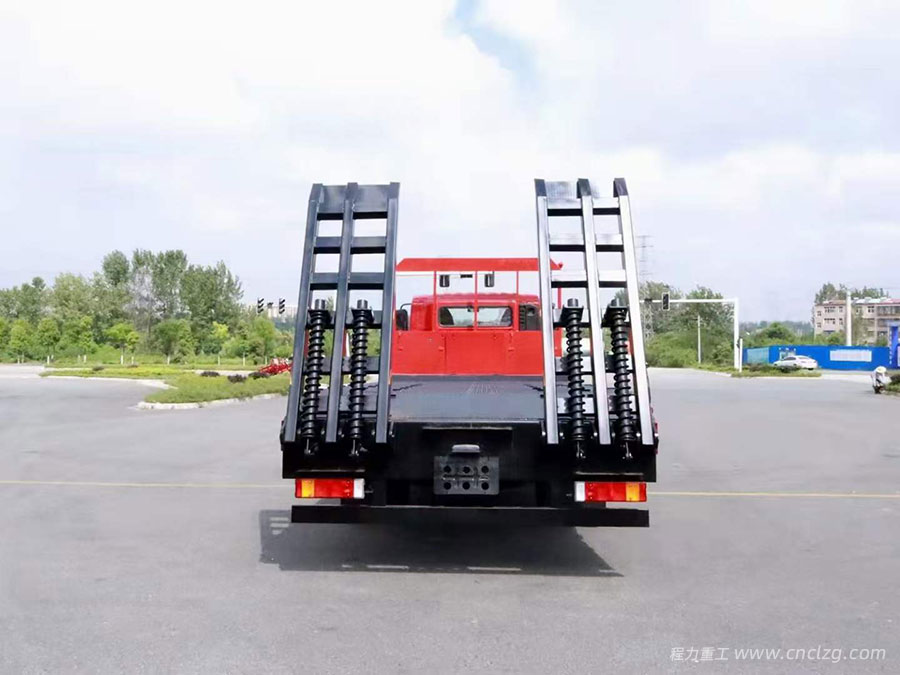 東風華神國六小三軸平板車
