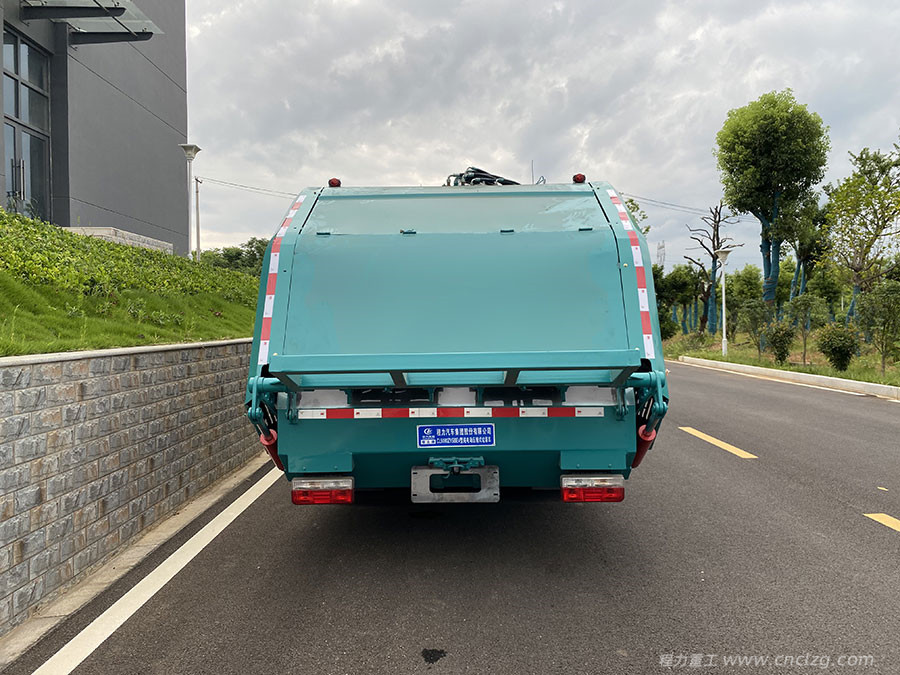 東風純電動8方壓縮垃圾車