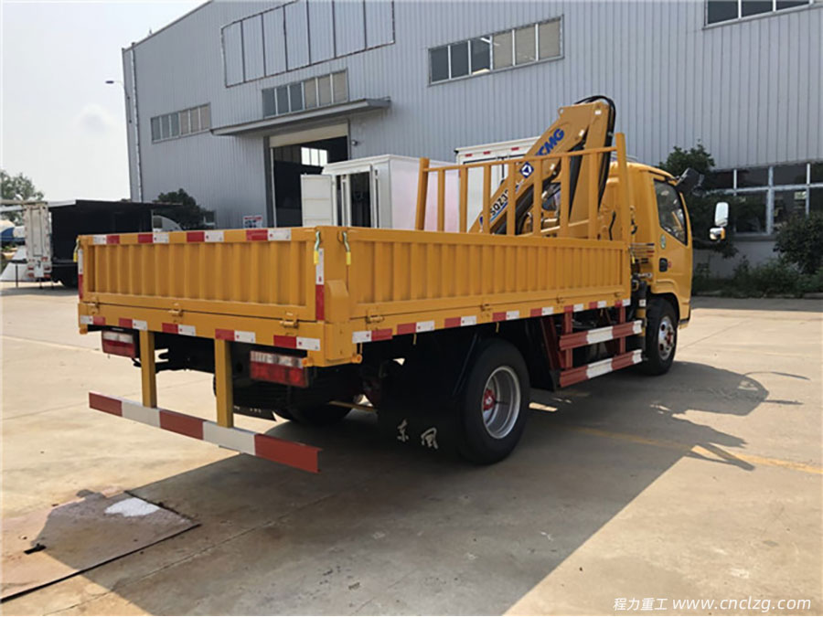 東風多利卡2噸折臂藍牌徐工隨車吊