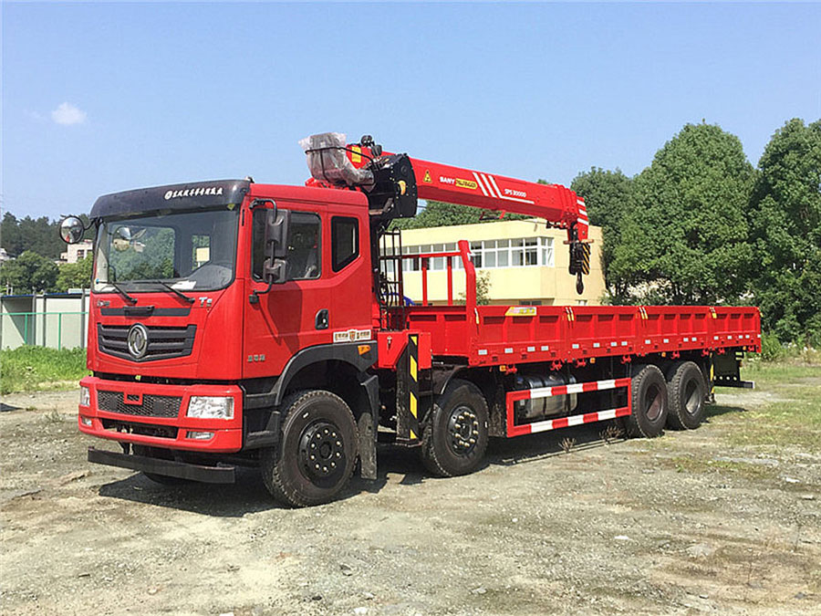 東風(fēng)T5至前四后八三一12噸隨車吊