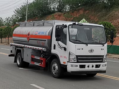 國六解放9.5方運油車
